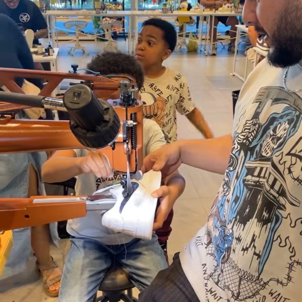 Majorwavez Lab - Kids are hands on with help - Art Classes Near Me - Las Vegas, Nevada Majorwavez Lab - Kids are hands on with help - Art Classes Near Me - Las Vegas, Nevada