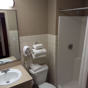 Niagara Lodge - Typical bathroom. - Hotels Near Me - Niagara Falls, New York Niagara Lodge - Typical bathroom. - Hotels Near Me - Niagara Falls, New York