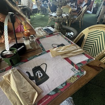 Bulegreen Cafe Yard - Table setting - Cafes Near Me - Oakland Park, Florida Bulegreen Cafe Yard - Table setting - Cafes Near Me - Oakland Park, Florida