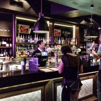 Oaks Hotel - Pix of the bar in the Bistro section - Hotels Near Me - Neutral Bay, NSW