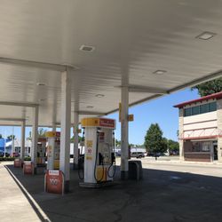 River & Oakton Shell Auto Care