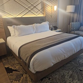 Jamul Casino Resort - King size bed - Casinos Near Me - Jamul, California