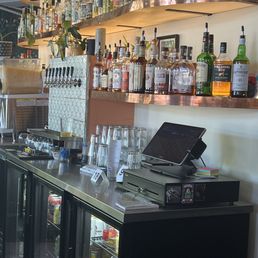 Great bar this Bruno's on 63rd & Foster. Dylan certainly knows how to mix a good drink.  Friendly service. Tried the steak frites. Yummy!!
