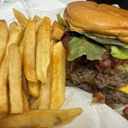 The Lil Bougie Foodie - Bougie Burger
