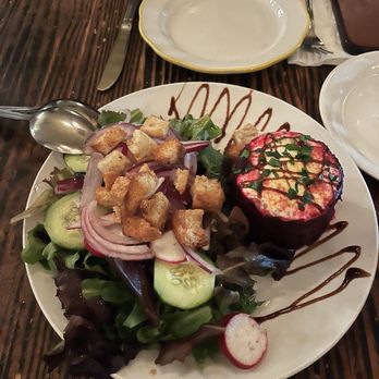 Figaro Bistrot - Beet & chèvre salad - French Near Me - Los Angeles, California Figaro Bistrot - Beet & chèvre salad - French Near Me - Los Angeles, California