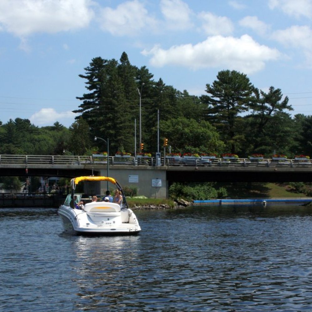 Port Carling Locks - Waiting on locks to open - Transportation Near Me