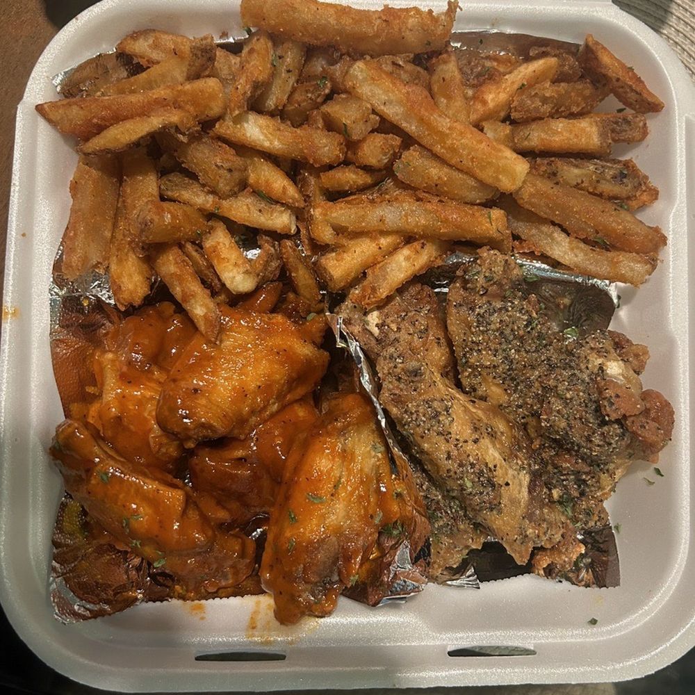 WingMan Redlands - 10 piece: 5 buffalo; 5 lemon pepper with French fries - Chicken Wings Near Me - Redlands, California WingMan Redlands - 10 piece: 5 buffalo; 5 lemon pepper with French fries - Chicken Wings Near Me - Redlands, California