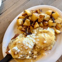 Fig, Prosciutto and Goat Cheese Benedict Fig, Prosciutto and Goat Cheese Benedict