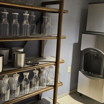 Martis Valley Lodge - Ice maker with Water & Ice - 2nd Floor - Hotels Near Me - Truckee, California Martis Valley Lodge - Ice maker with Water & Ice - 2nd Floor - Hotels Near Me - Truckee, California