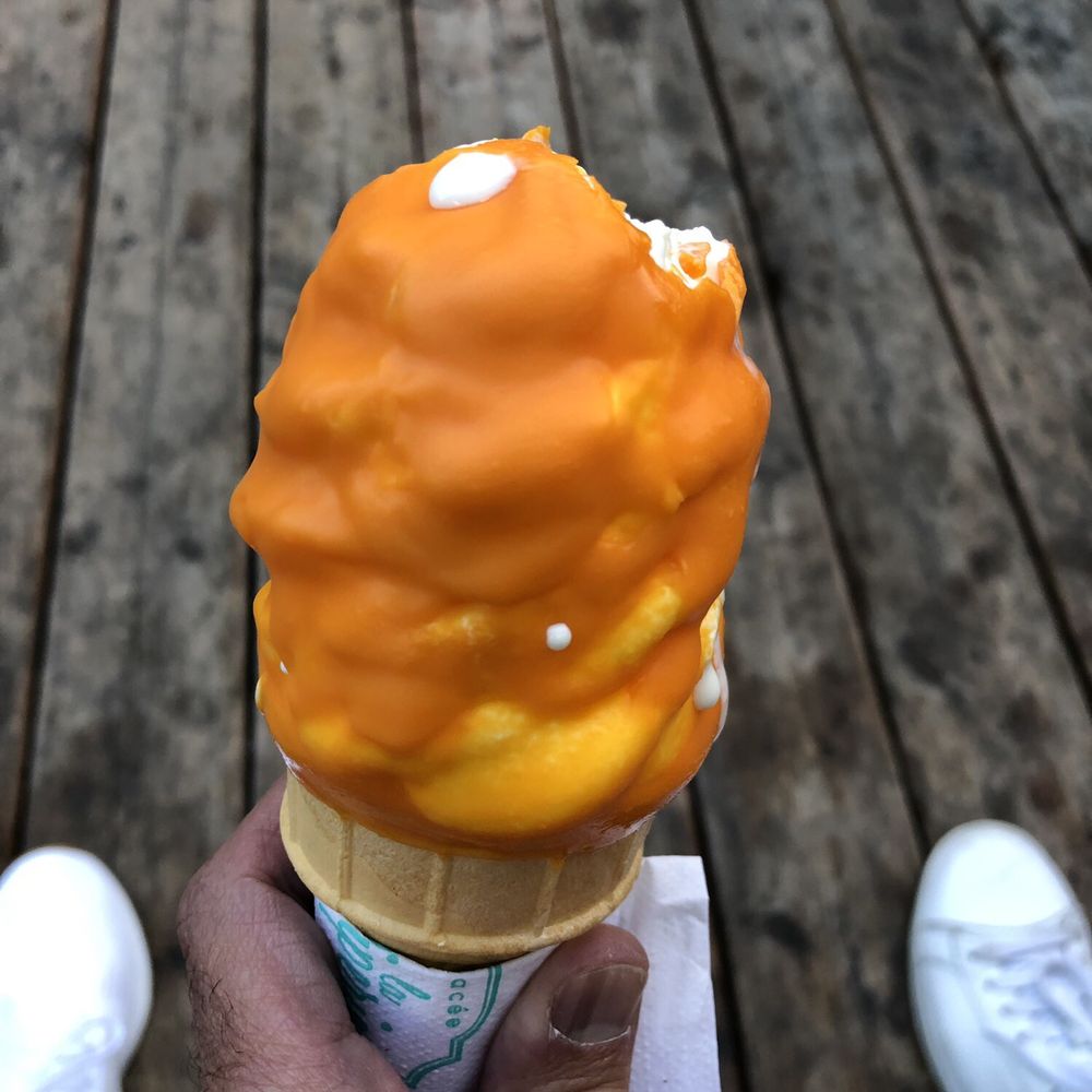 La Diperie - Orange cream with vanilla ice cream - Ice Cream & Frozen Yogurt Near Me - Montreal, Quebec La Diperie - Orange cream with vanilla ice cream - Ice Cream & Frozen Yogurt Near Me - Montreal, Quebec