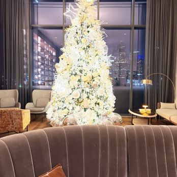 Thompson Houston - Lobby Christmas tree - Hotels Near Me - Houston, Texas