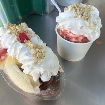 Bob's Freeze - Large banana split and Strawberry Sundae - Ice Cream & Frozen Yogurt Near Me - Los Angeles, California