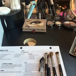 Supplies for the smoky eye class.