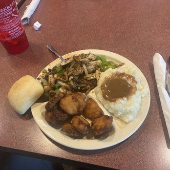Grayson Restaurant - Hamburger steak w/ mushrooms, peppers and onions with mash and squash. Yum! - American Near Me - Wytheville, Virginia Grayson Restaurant - Hamburger steak w/ mushrooms, peppers and onions with mash and squash. Yum! - American Near Me - Wytheville, Virginia