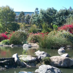 Rancho Bernardo Veteran's Memorial - Nest to the Memorial is a beautiful water park.