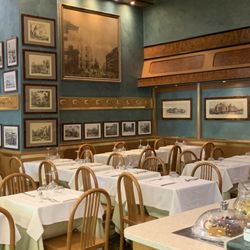 Caffe’ Panzera - Interior in the late morning