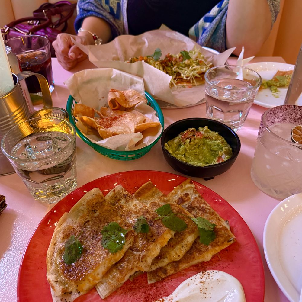 Escondite - Mexican Near Me - Dollard-des-Ormeaux, Quebec