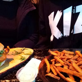 Lily Burger & Steaks - Mozzarella Burger und Sweet Potato Fries - Burgers Near Me - Berlin, BE Lily Burger & Steaks - Mozzarella Burger und Sweet Potato Fries - Burgers Near Me - Berlin, BE