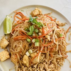 Thai Rin Restaurant & Bar - Pad Thai