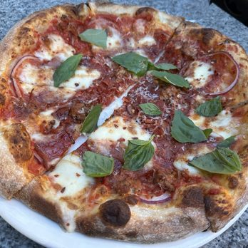 Earls Kitchen + Bar - Canadian (New) Near Me - Vancouver, British Columbia Earls Kitchen + Bar - Canadian (New) Near Me - Vancouver, British Columbia