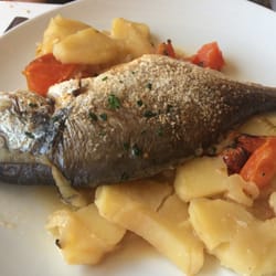 Voramar Restaurant - Dorada al horno.