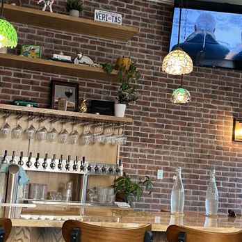 Big Finish Wine Tavern - Inside - Wine Bars Near Me - San Francisco, California Big Finish Wine Tavern - Inside - Wine Bars Near Me - San Francisco, California
