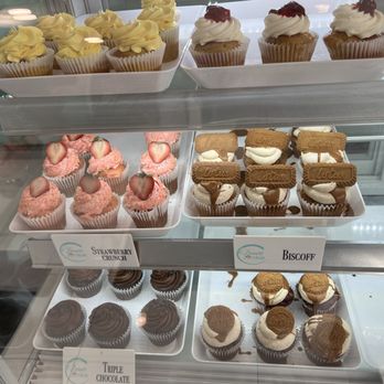 The Dessert Junkie - Cupcake display - Cupcakes Near Me - Bowie, Maryland The Dessert Junkie - Cupcake display - Cupcakes Near Me - Bowie, Maryland