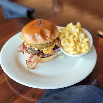 Henry's - Wilmingtonian Burger with Mac and Cheese - New American Near Me - Wilmington, North Carolina Henry's - Wilmingtonian Burger with Mac and Cheese - New American Near Me - Wilmington, North Carolina