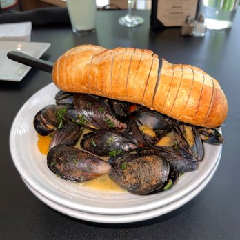 Covered Bridge Farm Table - Mussels with bread for dipping. - American Near Me - Campton, New Hampshire
