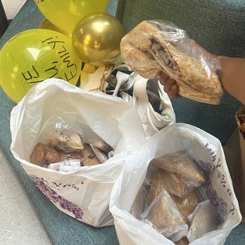 Allan's Bakery - CURRANT ROLLS!, small fried bakes, coconut sweet bread, hardo bread, turnovers, patties -- galore!!! - Bakeries Near Me - New York, New York