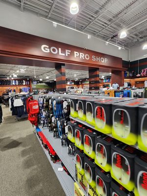 DICK'S Sporting Goods by null