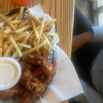 Bubbaloo Cafe - Chicken wings (Louisiana flavor) w/fries - Sandwiches Near Me - Richmond, California