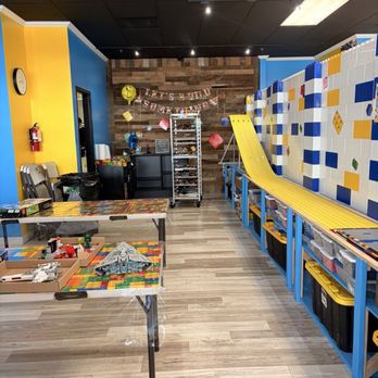 Bricks & Minifigs - Toy Stores Near Me - Coeur d'Alene, Idaho