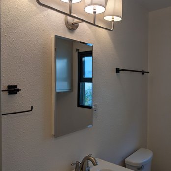 Amore Painting - Spotless bathroom after repairing the chipping paint on the ceiling. A fresh paint job! - Painters Near Me - Riverside, California Amore Painting - Spotless bathroom after repairing the chipping paint on the ceiling. A fresh paint job! - Painters Near Me - Riverside, California