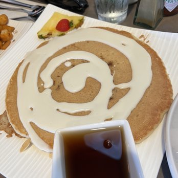 Moena Café - Cinnamon Roll Pancakes - Cafes Near Me - Honolulu, Hawaii Moena Café - Cinnamon Roll Pancakes - Cafes Near Me - Honolulu, Hawaii
