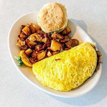 Elmo's Diner - Greek omelette ($9.50)  IG: michellelieats - Diners Near Me - Durham, North Carolina