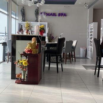 D Nail Spa - Front reception area and one of two nail bar areas. - Nail Salons Near Me - Dallas, Texas