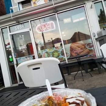 Carytown Gyro - Chicken and falafel platter is pretty tasty - Halal Near Me - Richmond, Virginia