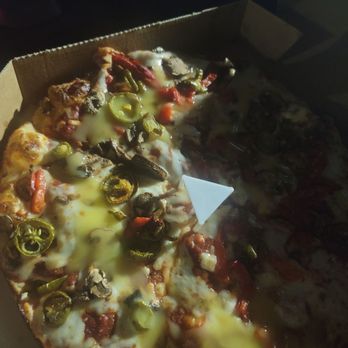 Domino's Pizza - Medium pan, extra x2 sauce, jalapeño, roasted red pepper, mushroom, pretty well made - Pizza Near Me - Virginia Beach, Virginia