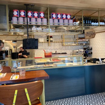 N° 900 - Kitchen.  Watch your pizza being made. - Pizza Near Me - Montreal, Quebec