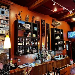 Hank's Grille & Catering - Bar