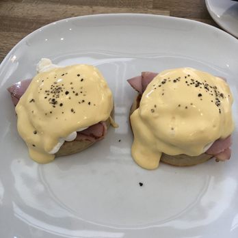 Crumpets - Eggs Benedict Crumpets (4 stars) - Coffee & Tea Near Me - London, XGL