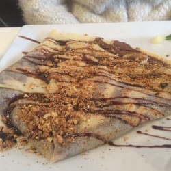 Fanaberia Crepes & Cafe Naleśnikarnia - Naleśnik z nutella, bananem i orzechami :)... A do tego pyszna kawa :)!
