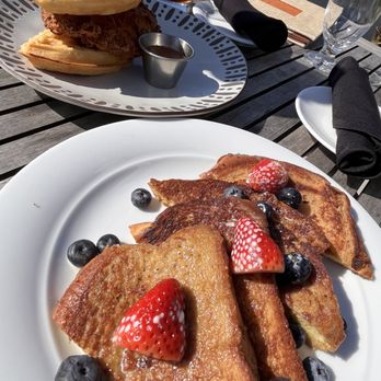 Sal Y Mar - French toast + chicken & waffles - Bars Near Me - Tampa, Florida Sal Y Mar - French toast + chicken & waffles - Bars Near Me - Tampa, Florida
