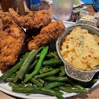 Gilroy's Kitchen + Pub + Patio - Gilroy's Fried Chicken - New American Near Me - West Des Moines, Iowa Gilroy's Kitchen + Pub + Patio - Gilroy's Fried Chicken - New American Near Me - West Des Moines, Iowa