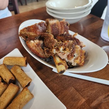 Max’s Restaurant - Chicago - Lechon kawali - Filipino Near Me - Chicago, Illinois