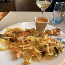 Anton Pieck - Scampi of shrimp and Scallops with pasta.