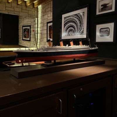 Charleston's Restaurant by null