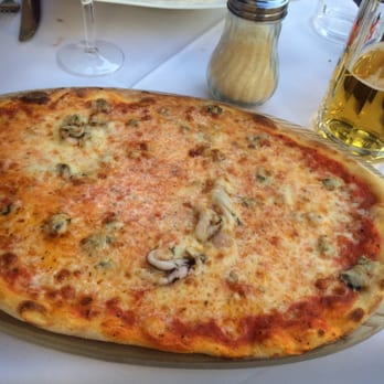 Cucina - Pizza with seafood - Italian Near Me - Zürich, ZH