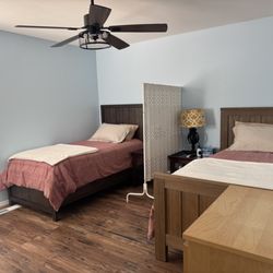 Green Pastures Residential Care Homes - Each room is tastefully furnished with individual beds, nightstands, dressers, and cozy seating.